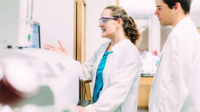 laura hunsicker wang and chris hertz in a lab