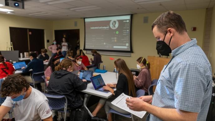 Classical studies professor Tim O'Sullivan oversees students as they transcribe documents for Douglass Day 2022 in Coates 图书馆