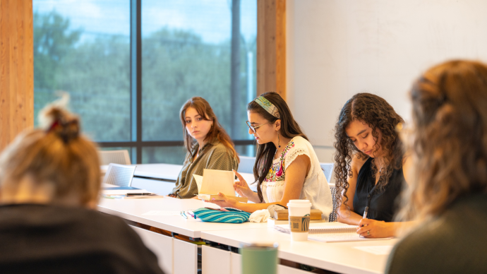 学生 read and write during a class in Dicke Hall.